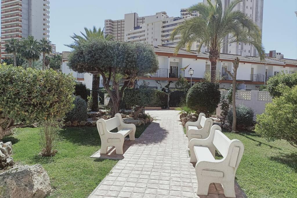 2 Bedroom Townhouse In Beautiful Gated Complex Benidorm Bagian luar foto