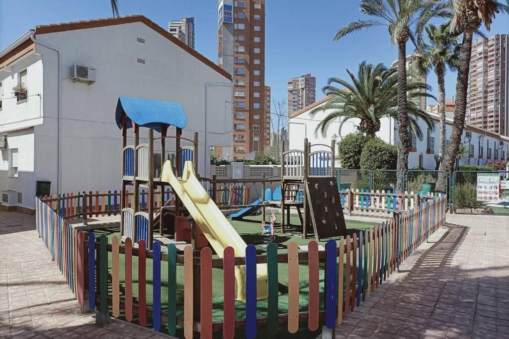 2 Bedroom Townhouse In Beautiful Gated Complex Benidorm Bagian luar foto