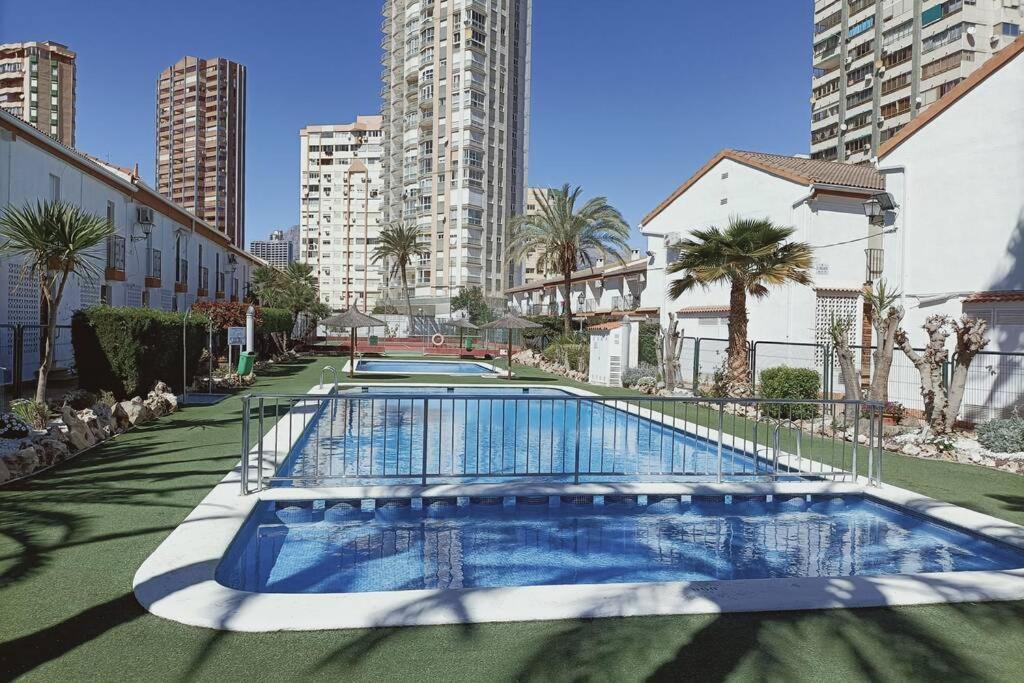2 Bedroom Townhouse In Beautiful Gated Complex Benidorm Bagian luar foto